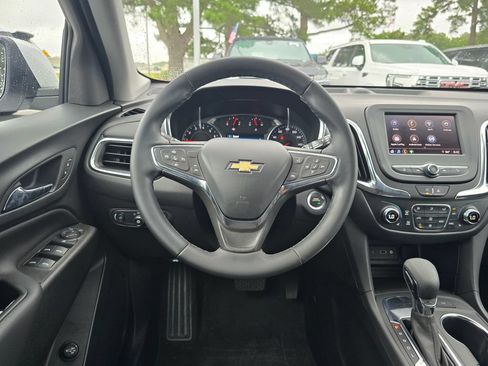 Used 2024 Chevrolet Equinox LT FWD image 13