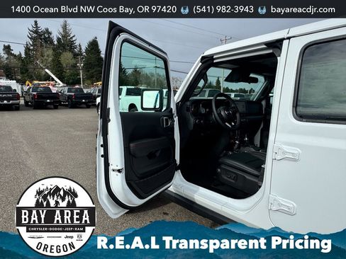 New 2026 Jeep Gladiator Rubicon w/ Steel Bumper Group AWD/4WD image 10