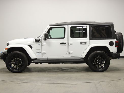 Used 2022 Jeep Wrangler Unlimited Sahara w/ Cold Weather Group image 5