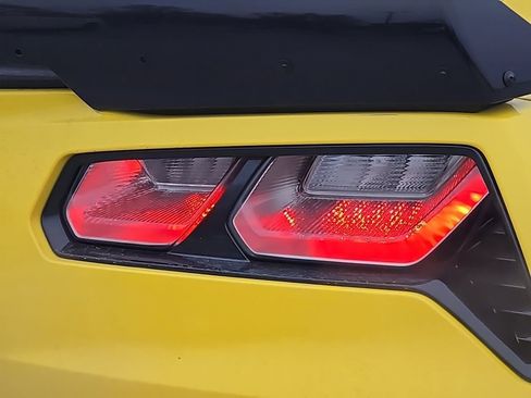 Used 2016 Chevrolet Corvette Z06 w/ 3LZ Preferred Equipment Group image 7