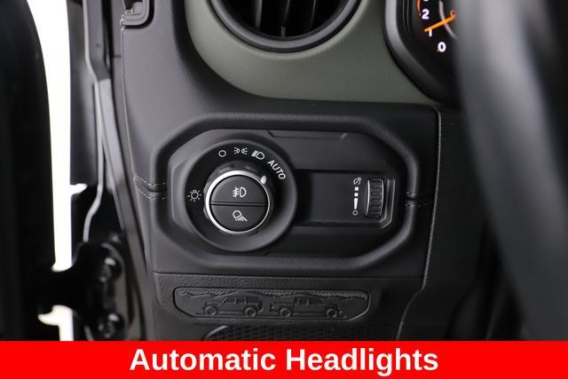 Used 2024 Jeep Gladiator Mojave AWD/4WD image 19
