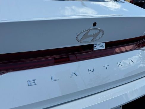 Used 2025 Hyundai Elantra Limited image 14