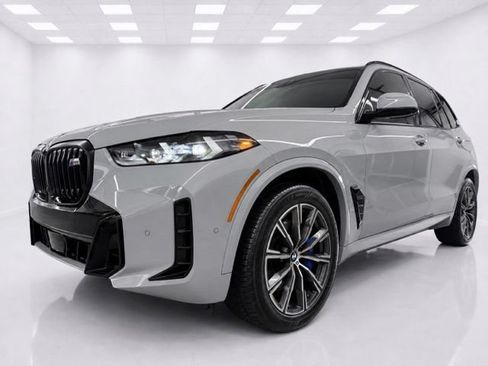 Used 2024 BMW X5 xDrive40i w/ M Sport Package AWD/4WD image 4