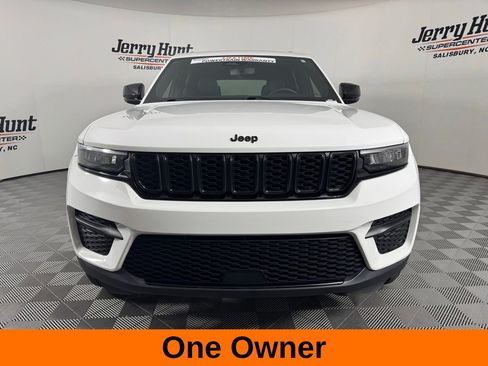 Used 2023 Jeep Grand Cherokee Altitude RWD image 5