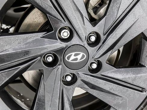 Used 2023 Hyundai Elantra SEL image 40