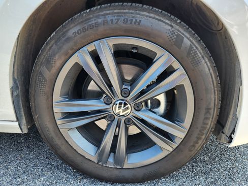 Used 2024 Volkswagen Jetta SE w/ Panoramic Sunroof Package FWD image 20