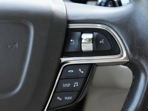 Used 2018 Lincoln Navigator Select RWD image 16