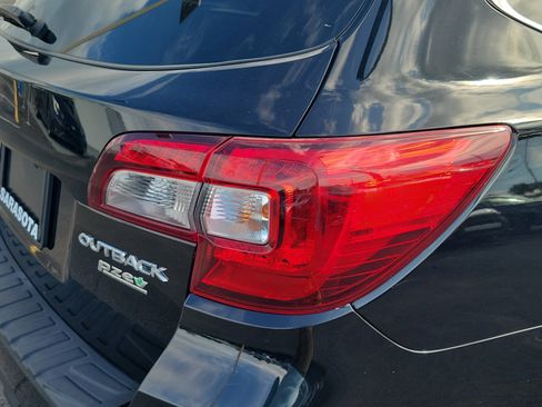 Used 2017 Subaru Outback 2.5i Touring AWD/4WD image 11