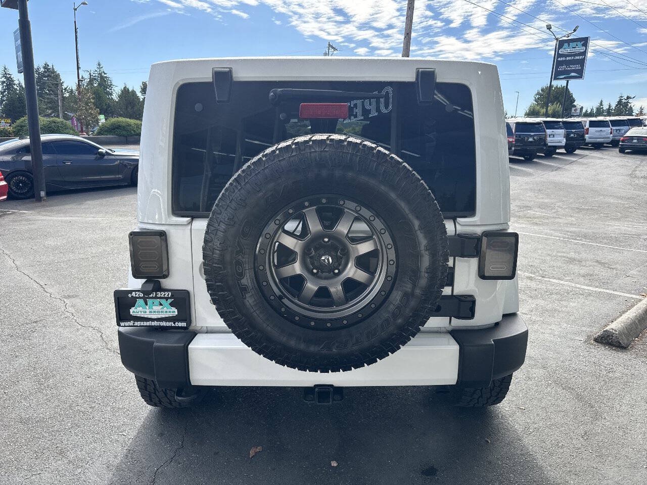 Used 2016 Jeep Wrangler Unlimited Sahara w/ Connectivity Group AWD/4WD image 5