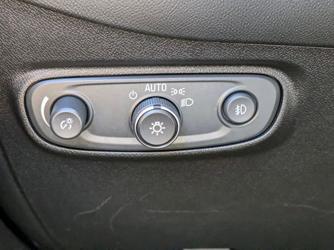 Used 2018 Chevrolet Equinox Premier image 17