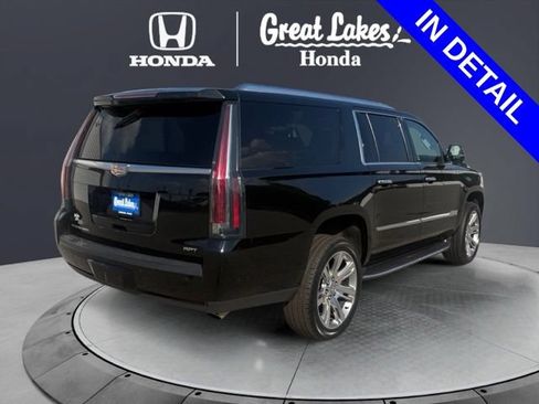 Used 2017 Cadillac Escalade ESV Luxury RWD image 6