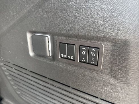 Used 2023 GMC Yukon AT4 w/ AT4 Premium Plus Package image 35