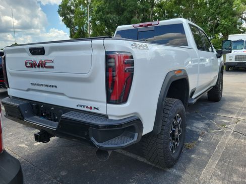 Used 2025 GMC Sierra 2500 AT4X AWD/4WD image 4