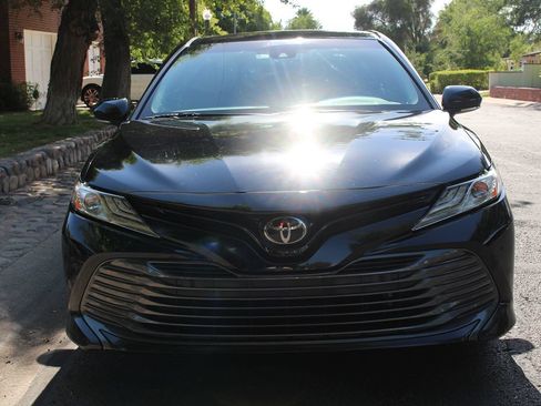 Used 2018 Toyota Camry XLE FWD image 38