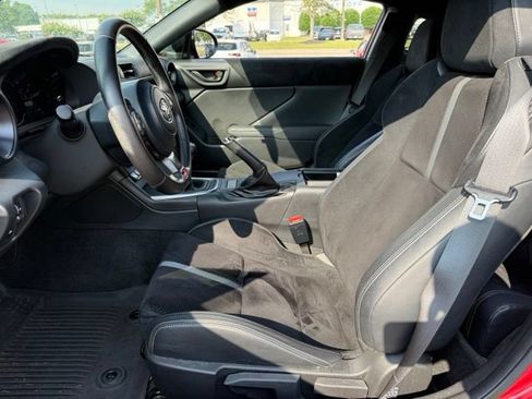 Used 2022 Toyota GR86 Premium w/ ALL Weather Mat Package (TMS) RWD image 3