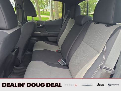 Used 2023 Toyota Tacoma TRD Off-Road w/ Technology Package AWD/4WD image 25