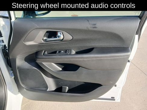 New 2026 Chrysler Pacifica Select image 16