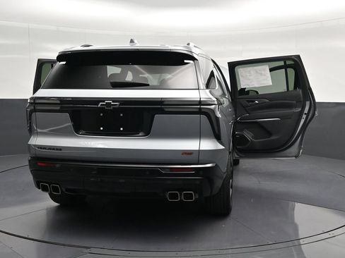 Used 2024 Chevrolet Traverse RS FWD image 37
