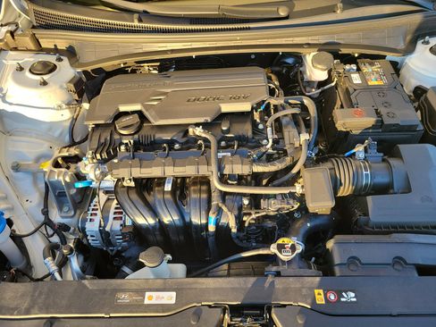 Certified 2025 Hyundai Elantra SE image 23