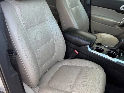 Used 2013 Ford Explorer Limited image 9