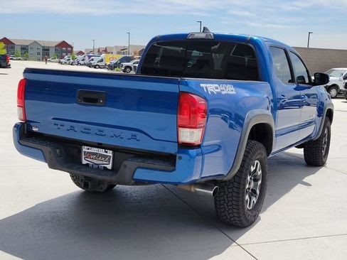 Used 2017 Toyota Tacoma TRD Off-Road AWD/4WD image 3
