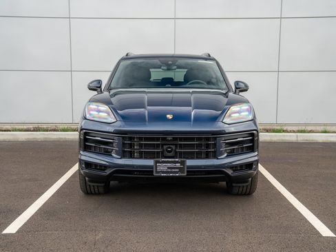 Used 2025 Porsche Cayenne image 6
