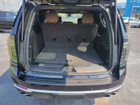 Used 2025 Chevrolet Suburban High Country AWD/4WD image 18