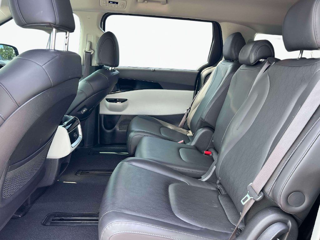 Certified 2023 Kia Carnival EX FWD image 11