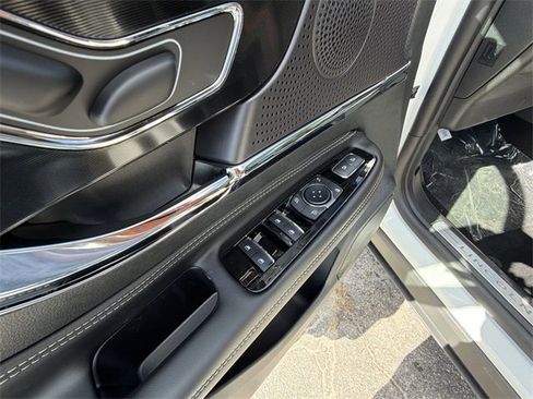 New 2026 Lincoln Corsair Premiere image 13