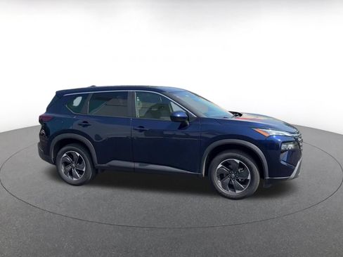 Used 2025 Nissan Rogue SV FWD image 2