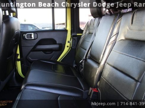 Used 2023 Jeep Wrangler Unlimited Sahara image 33