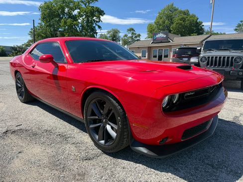 Used 2019 Dodge Challenger R/T Scat Pack RWD image 1