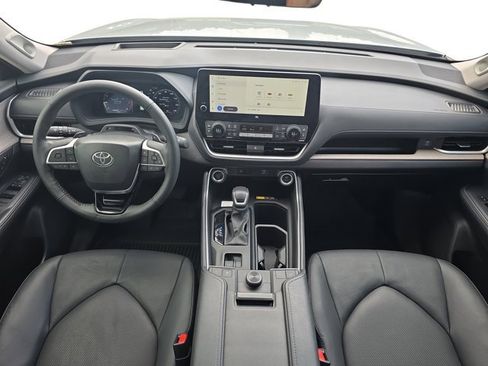 Used 2024 Toyota Grand Highlander Platinum image 9