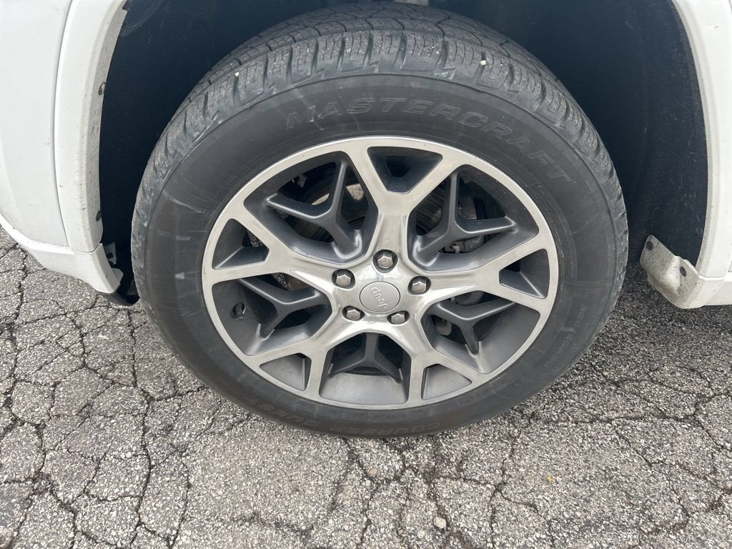 Used 2019 Jeep Grand Cherokee Overland AWD/4WD image 34