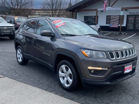 Used 2018 Jeep Compass Latitude w/ Popular Equipment Group image 7