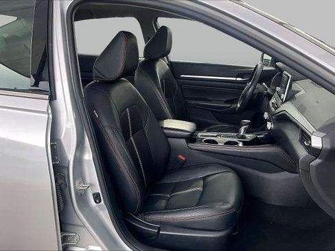 Certified 2023 Nissan Altima 2.5 SR FWD image 9