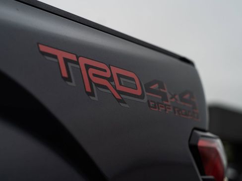 Used 2022 Toyota Tundra Limited w/ TRD Off-Road Package AWD/4WD image 15