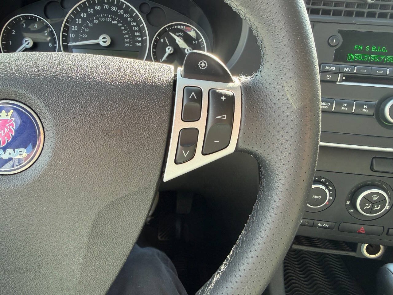Used 2010 Saab 9-3 2.0T w/ Comfort Package FWD image 27