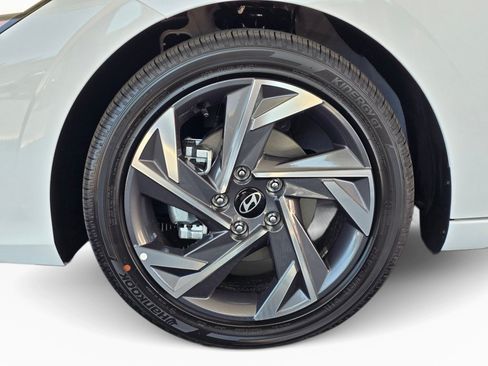 New 2026 Hyundai Elantra Limited FWD image 12