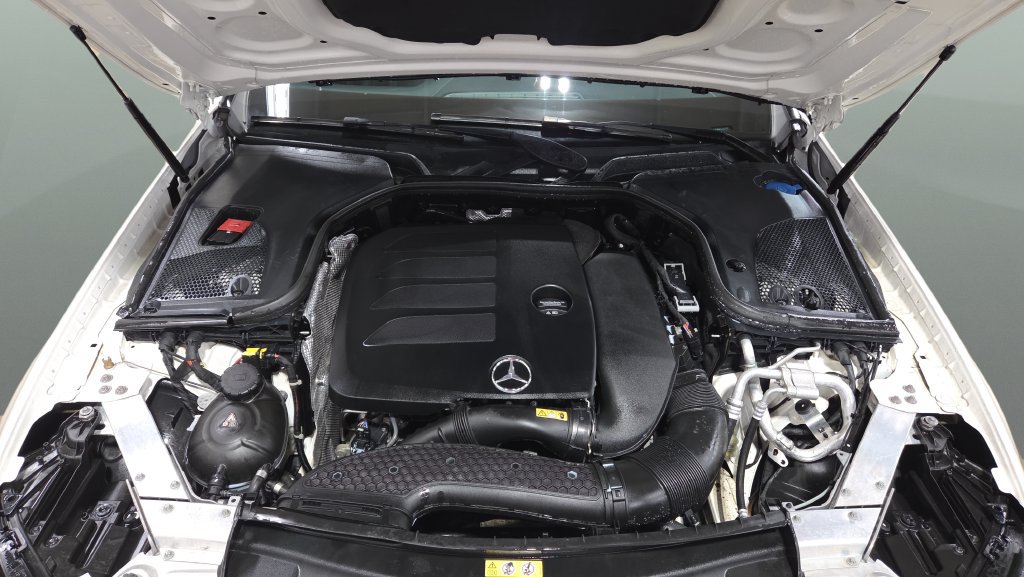 Used 2020 Mercedes-Benz E 350 4MATIC Sedan w/ Parking Assistance Package image 31