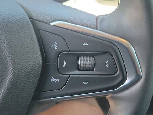 Used 2025 Chevrolet Trax LT w/ LT Convenience Package FWD image 25