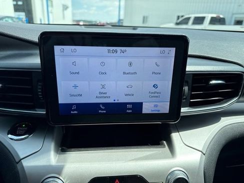 Used 2020 Ford Explorer XLT w/ Equipment Group 202A AWD/4WD image 41