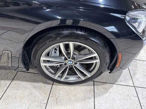 Used 2019 BMW 750i image 11