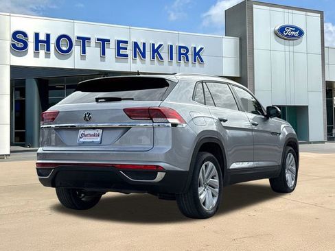 Used 2023 Volkswagen Atlas Cross Sport SE w/ Panoramic Sunroof Package FWD image 8