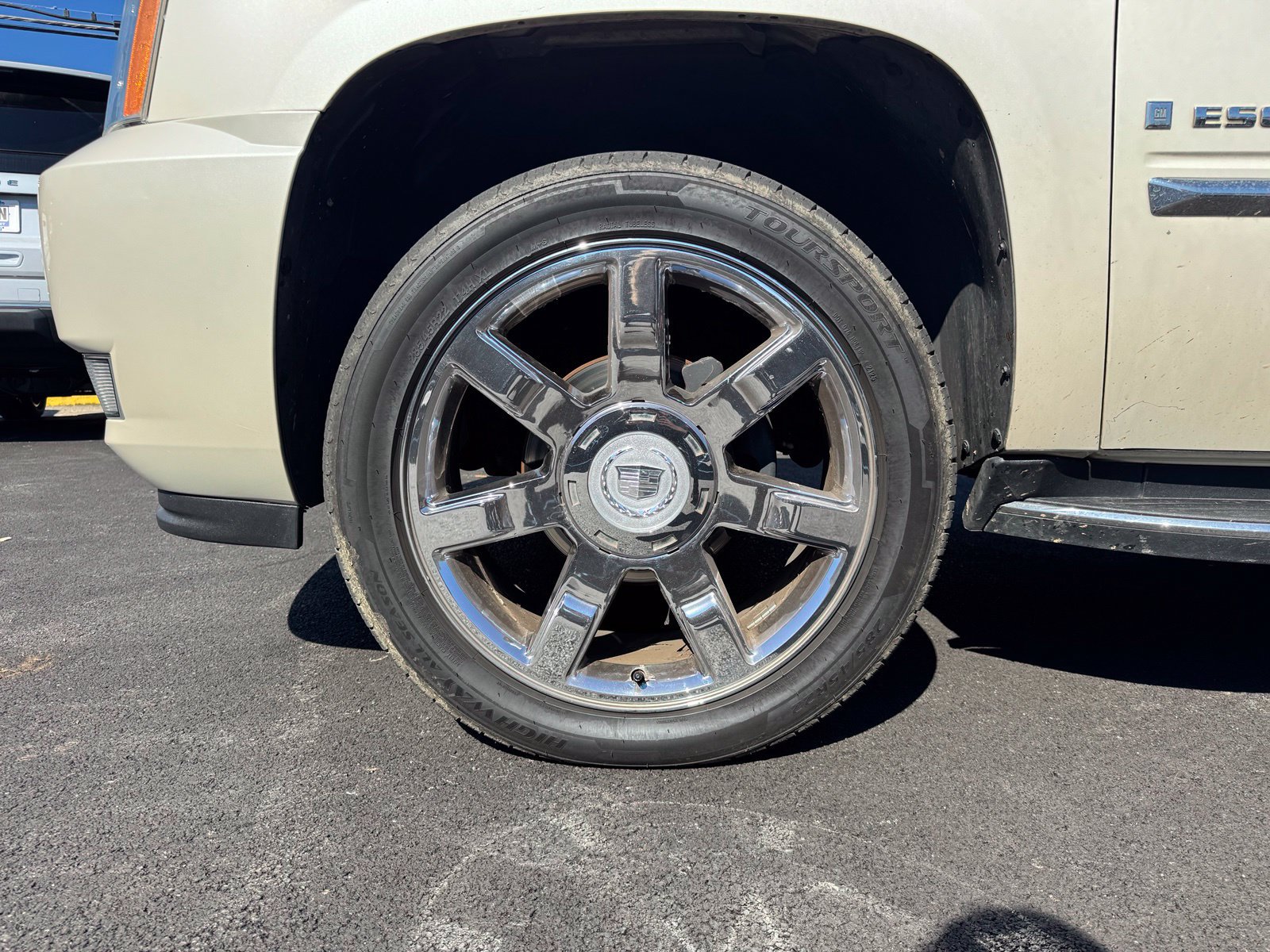 Used 2007 Cadillac Escalade AWD w/ Climate Package image 10