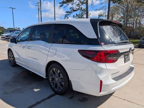 Used 2025 Honda Odyssey Touring image 5