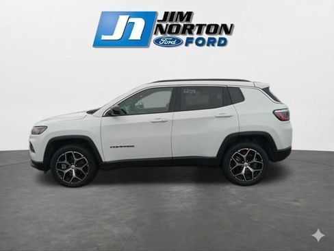 Used 2024 Jeep Compass Latitude AWD/4WD image 6