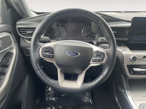 Used 2022 Ford Explorer XLT w/ Equipment Group 202A AWD/4WD image 12