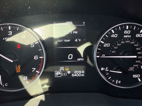 Used 2025 Subaru Crosstrek 2.0i Premium image 6