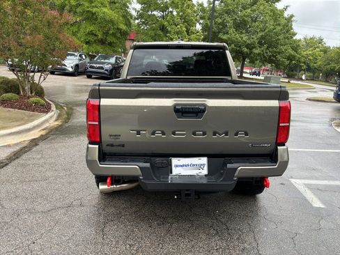 Used 2025 Toyota Tacoma TRD Off-Road AWD/4WD image 9